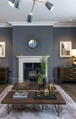 Balanced Continuity Continuous grey skirting and grey wall in a balanced interior