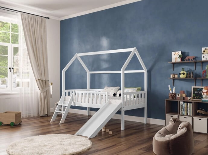 Pale Blue Skirting Contrasting White skirting contrasting with pale blue walls