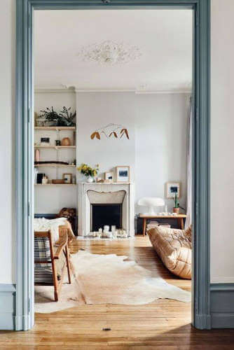 Pale Blue Skirting Contrasting Pale blue skirting contrasting with white walls
